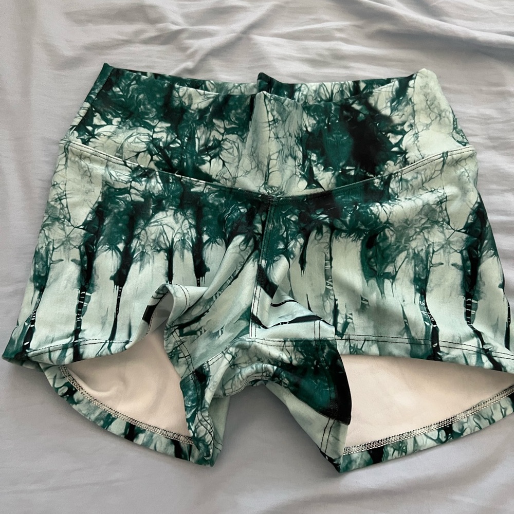 Medium spandex shorts, never worn!
